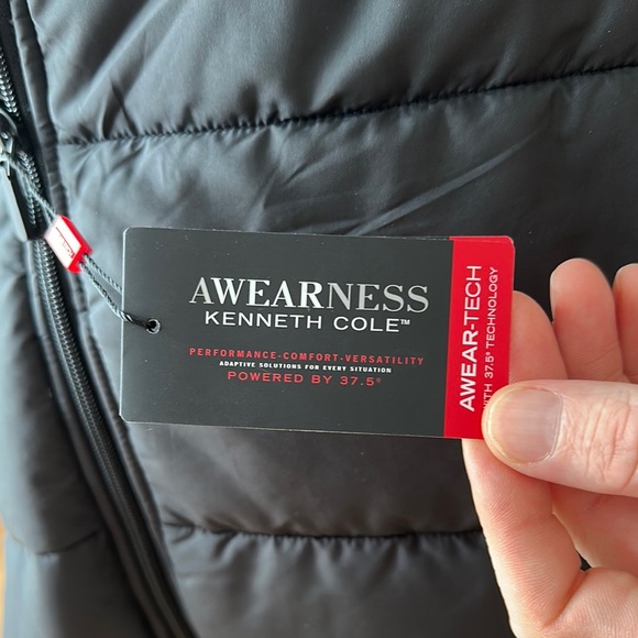 Men's Kenneth Cole AWearness Black Puffer Vest - Picture 6 of 6